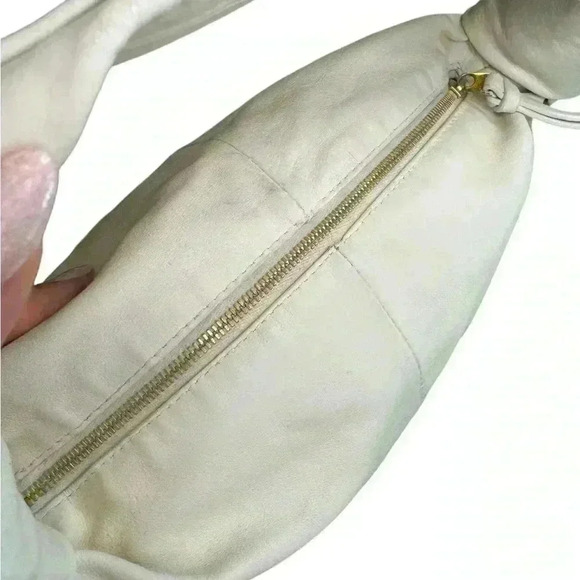 Bottega Benetta Double Knot Leather Handbag . - Picture 8 of 15